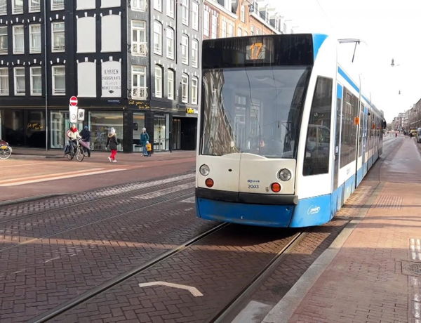 Foto van tramlijn17 in de Kinkerstraat Foto van tramlijn17 in de Kinkerstraat