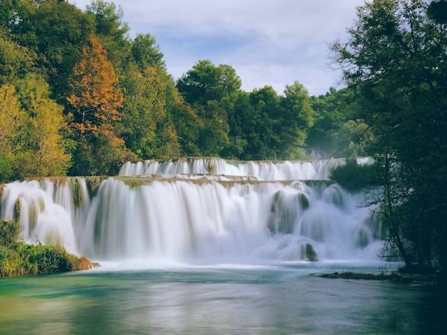 cascata fotografata con la tecnica della lunga esposizione