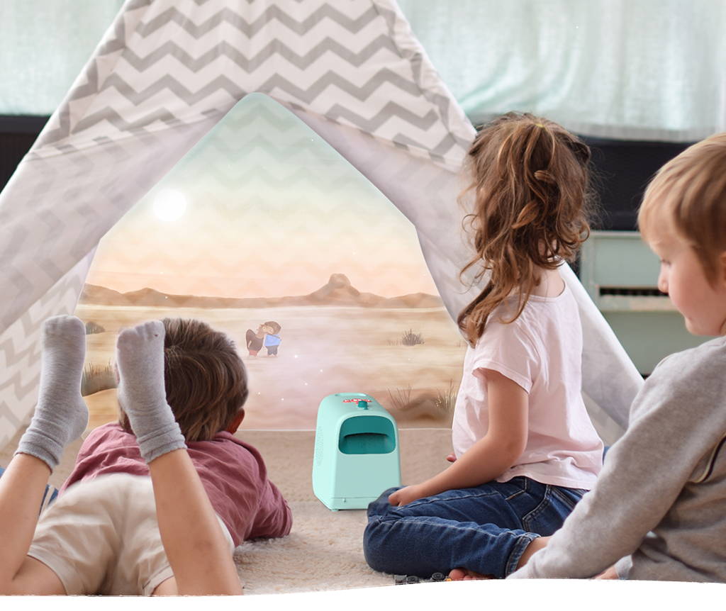 Enfants utilisant Tikino dans le salon