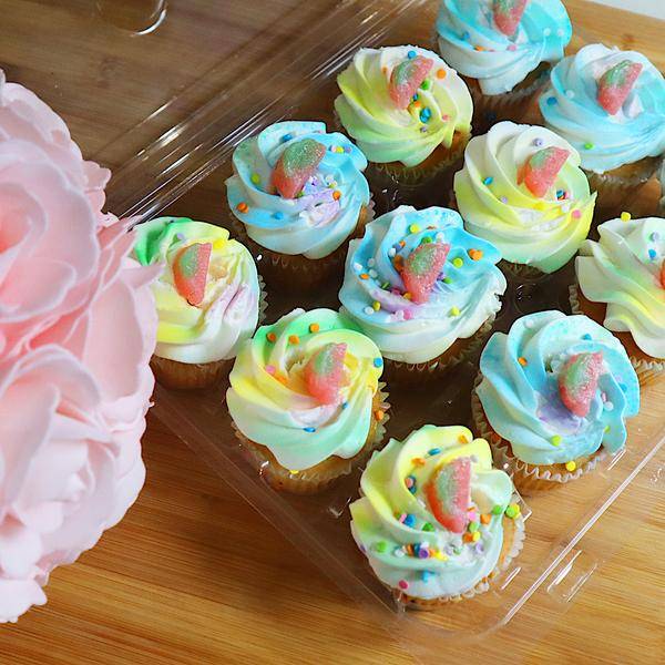 eco-friendly cupcake container with 12 cupcakes