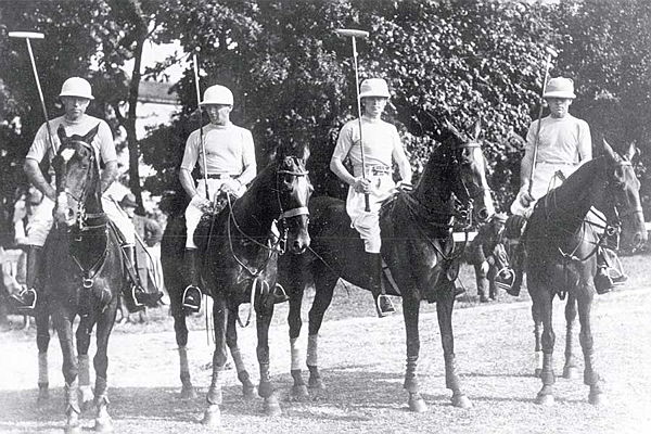  Paris
- Paris 1924 OG, Polo - The team from Argentina
(ARG) 1st, Juan MILES, Enrique PADILLA, Juan
NELSON, Arturo KENNY.
© 1924 / Comité International Olympique
(CIO)