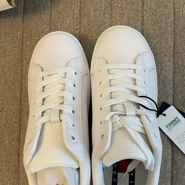 Tommy Hilfiger Schuhe Grösse 37 (nie getragen!)