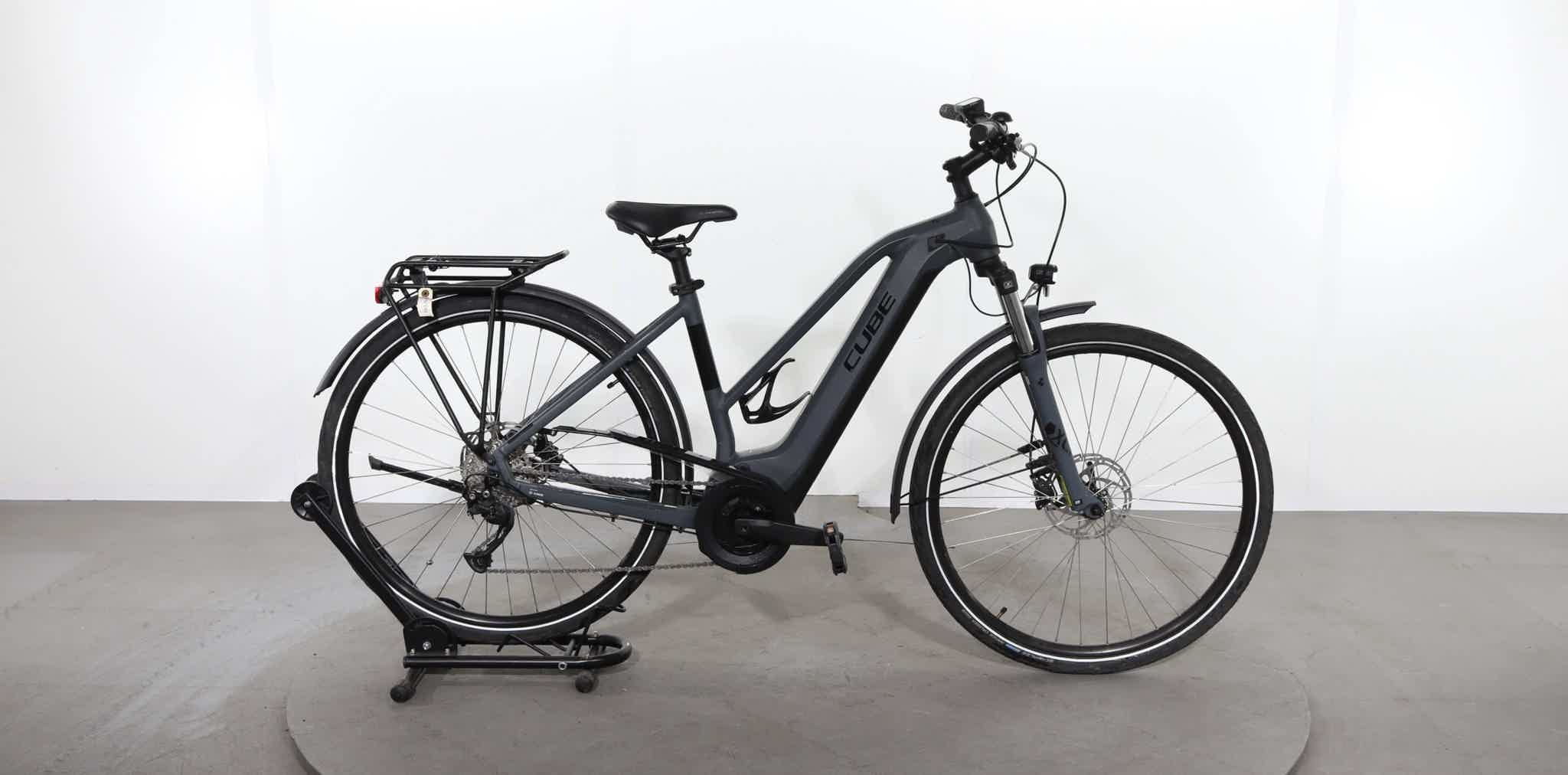 Imagen de recurso de una e-bike Cube Touring Hybrid One.