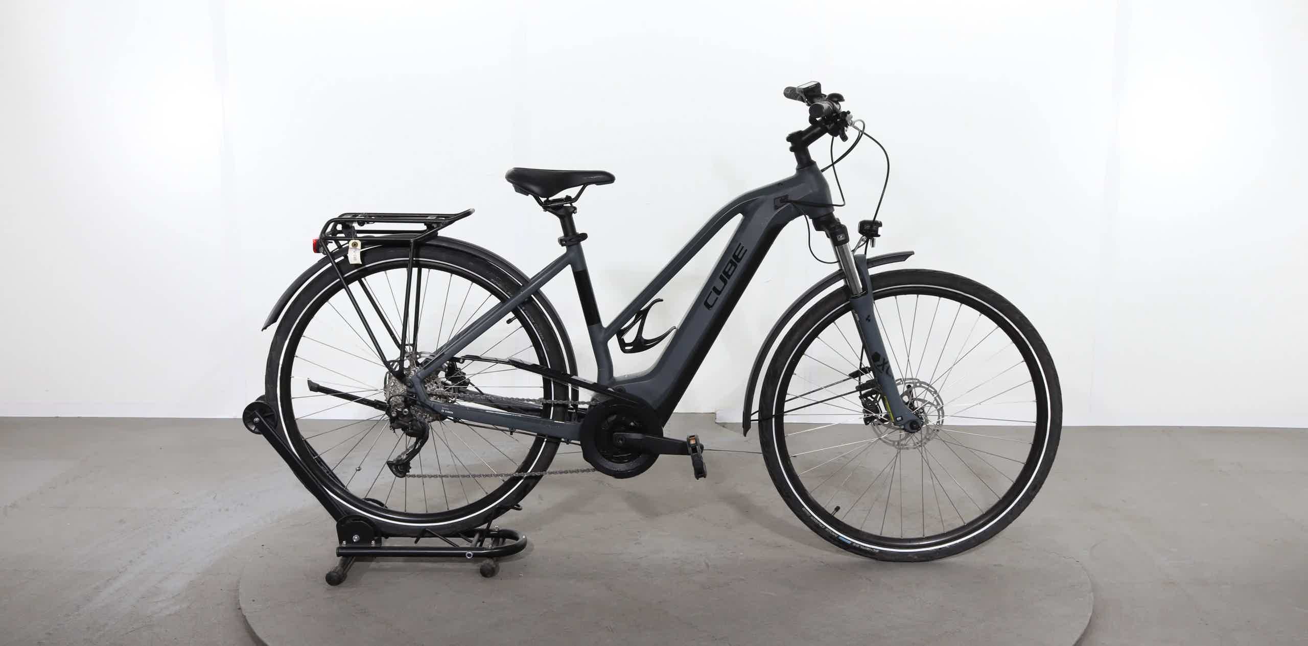 Imagen de recurso de una e-bike Cube Touring Hybrid One.
