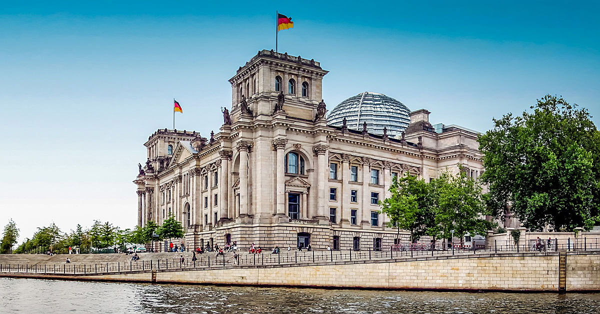  Berlin
- Fast sechs Monate nach der Bundestagswahl ist die Große Koalition final aufgestellt. Der Handlungsbedarf für den Immobilienmarkt ist groß – nun zählt, die im Koalitionsvertrag vereinbarten Maßnahmen schnell umzusetzen.