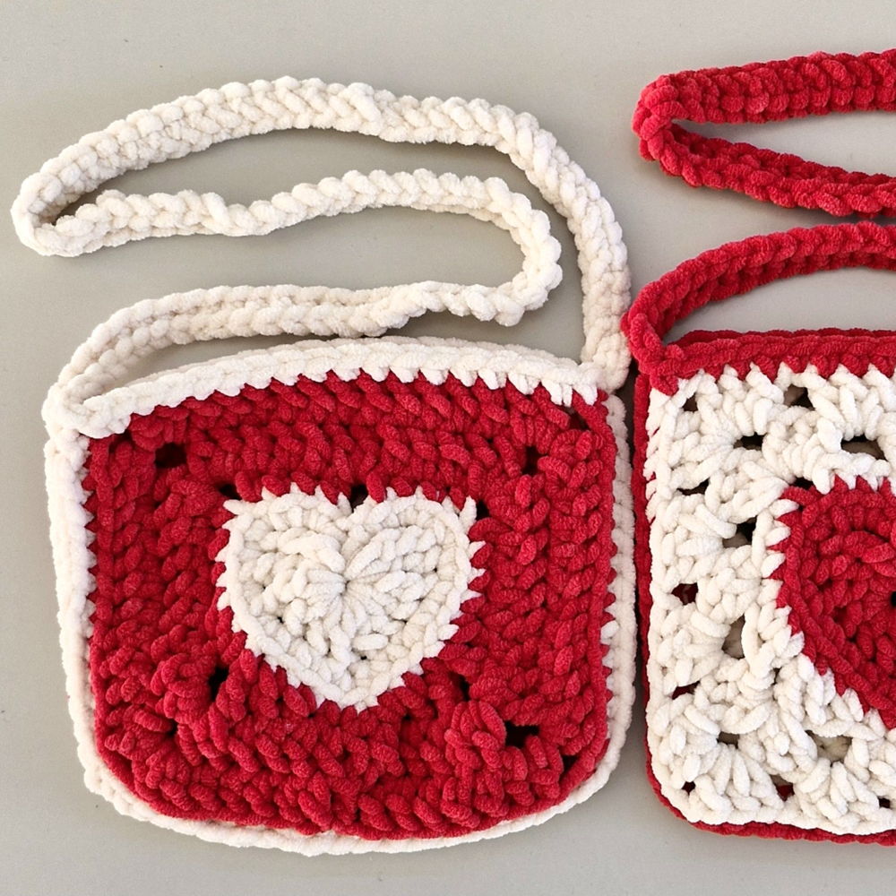 Haakpatroon Fluffy knuffeltas voor kinderen met hartje