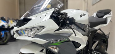 2021 KAWASAKI NINJA ZX-6R motorcycle for rent near Hanford, CA
