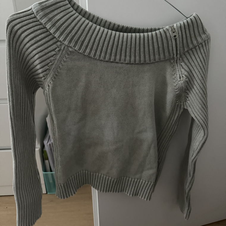 Vintage 2000's  Grey Ribbed Knit Pullover w Zip Up