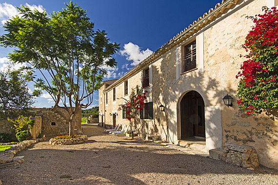  Balearen
- Historische Natursteinfinca aus dem 17. Jahrhundert, liebevoll restauriert