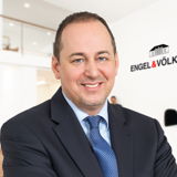 Alexander Riecke ist Immobilienmakler bei Engel & Völkers in Berlin.