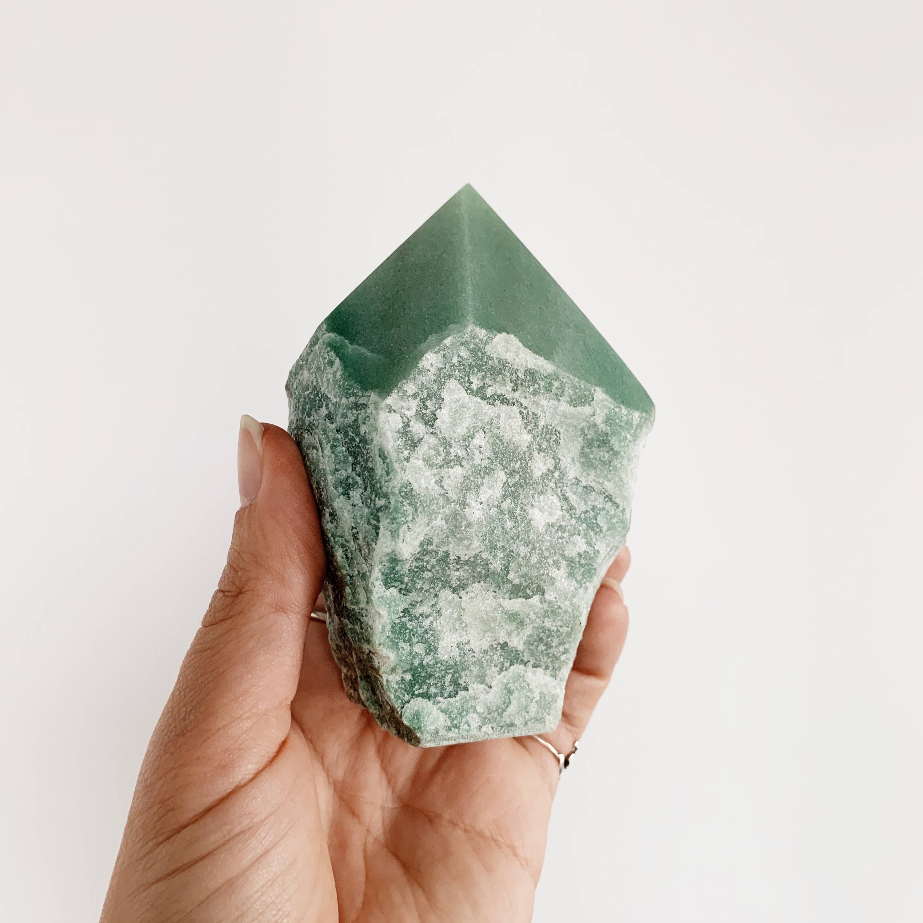 Green Aventurine Rough Point, a lucky stone for Aries