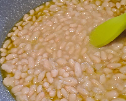 Food experiences Gavorrano: Bean and sausage culinary experience