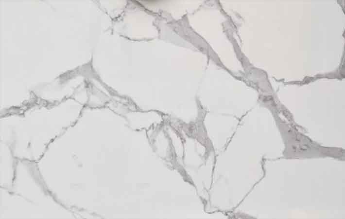 Gartentisch mit Keramik