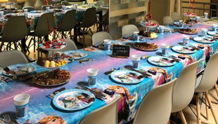 ritterland dekorierter geburtstagstisch