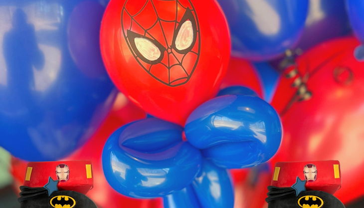 superheld balloon twisting