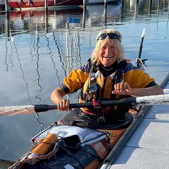 Billede af Susanne Jars i en kayak med Neptune vandtæt kamera solbrille