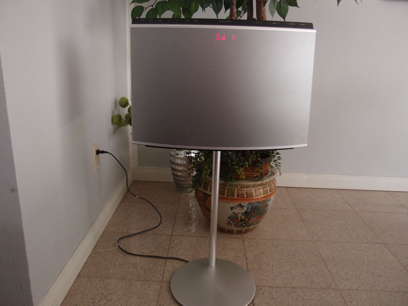 Bang & Olufsen Beosound 1 Silver/Black CD/Tuner with Stand and Remote Beautiful Unit in great condition