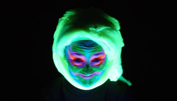 bildungsstätte begegnung im burgholz a schwarzlichtbild