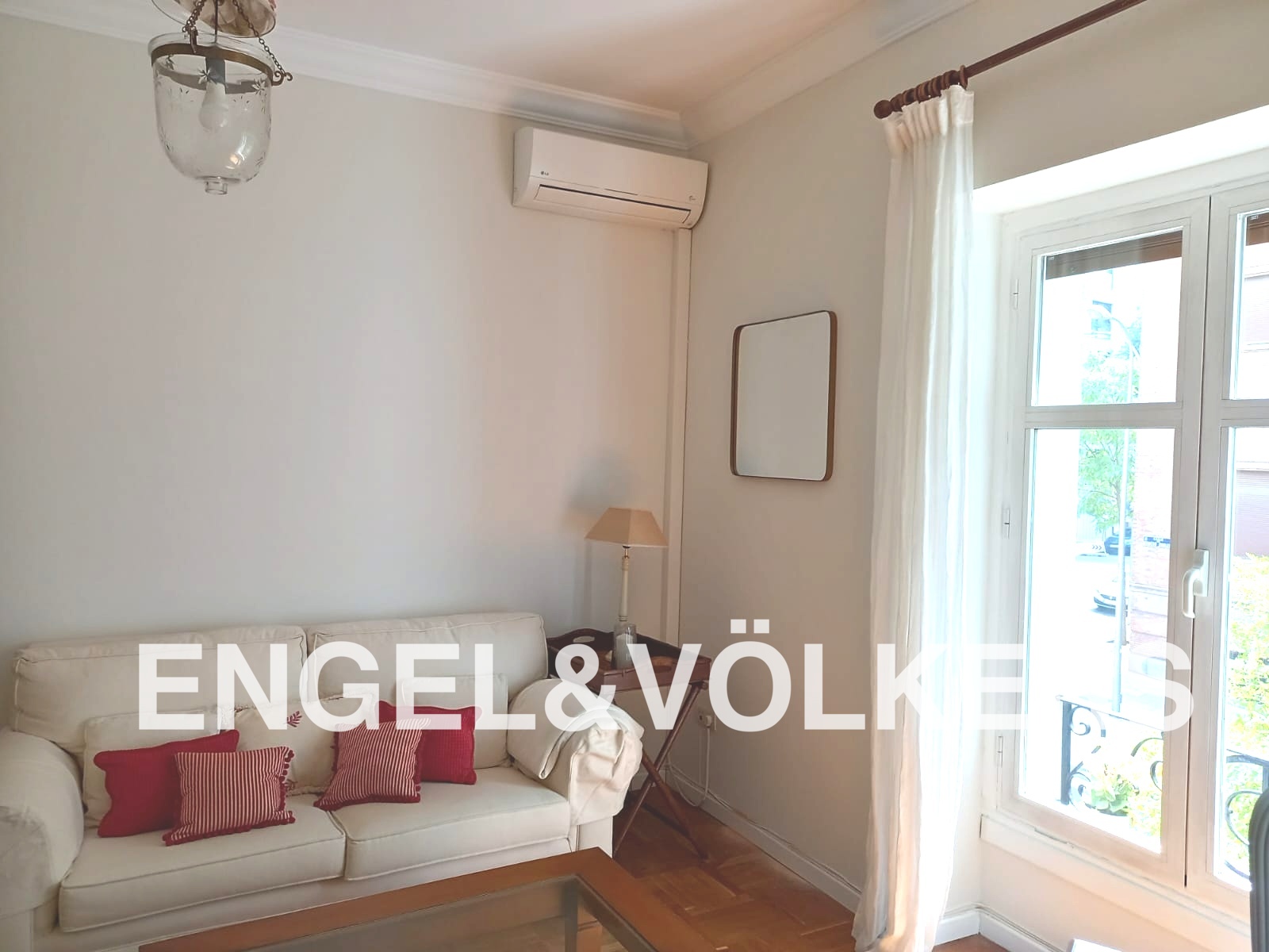 Exclusive furnished apartment for rent in Argüelles - Image 2