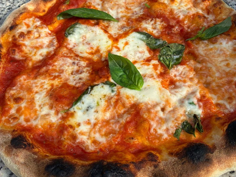 Cooking classes Giuggianello: Autumn-scented pizza with mushrooms and pumpkin 