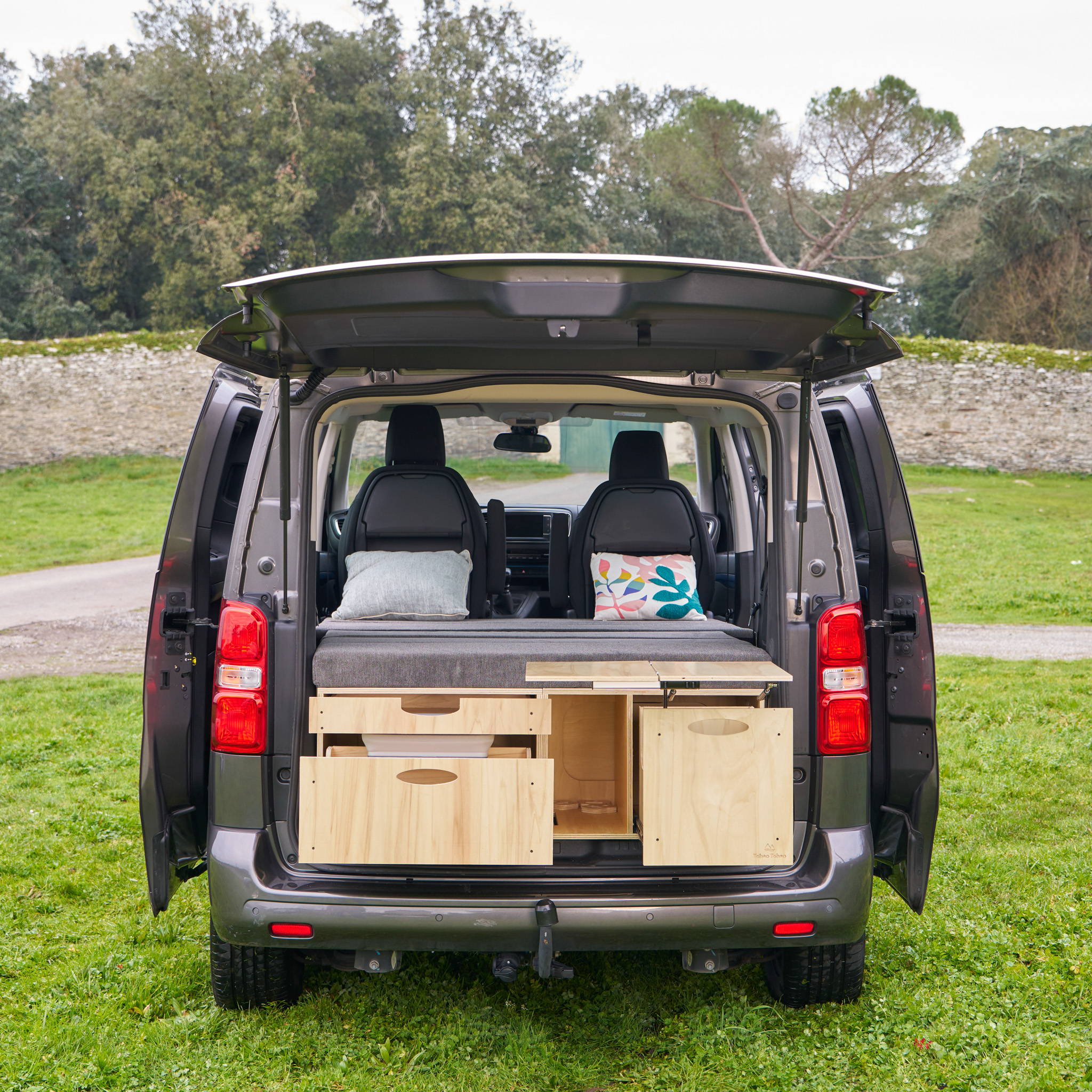 Minivan aménagé on sale