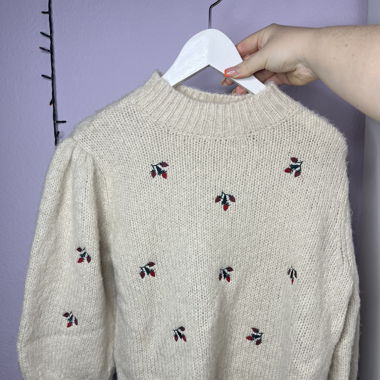 🦙 Cozy Berry Sweater