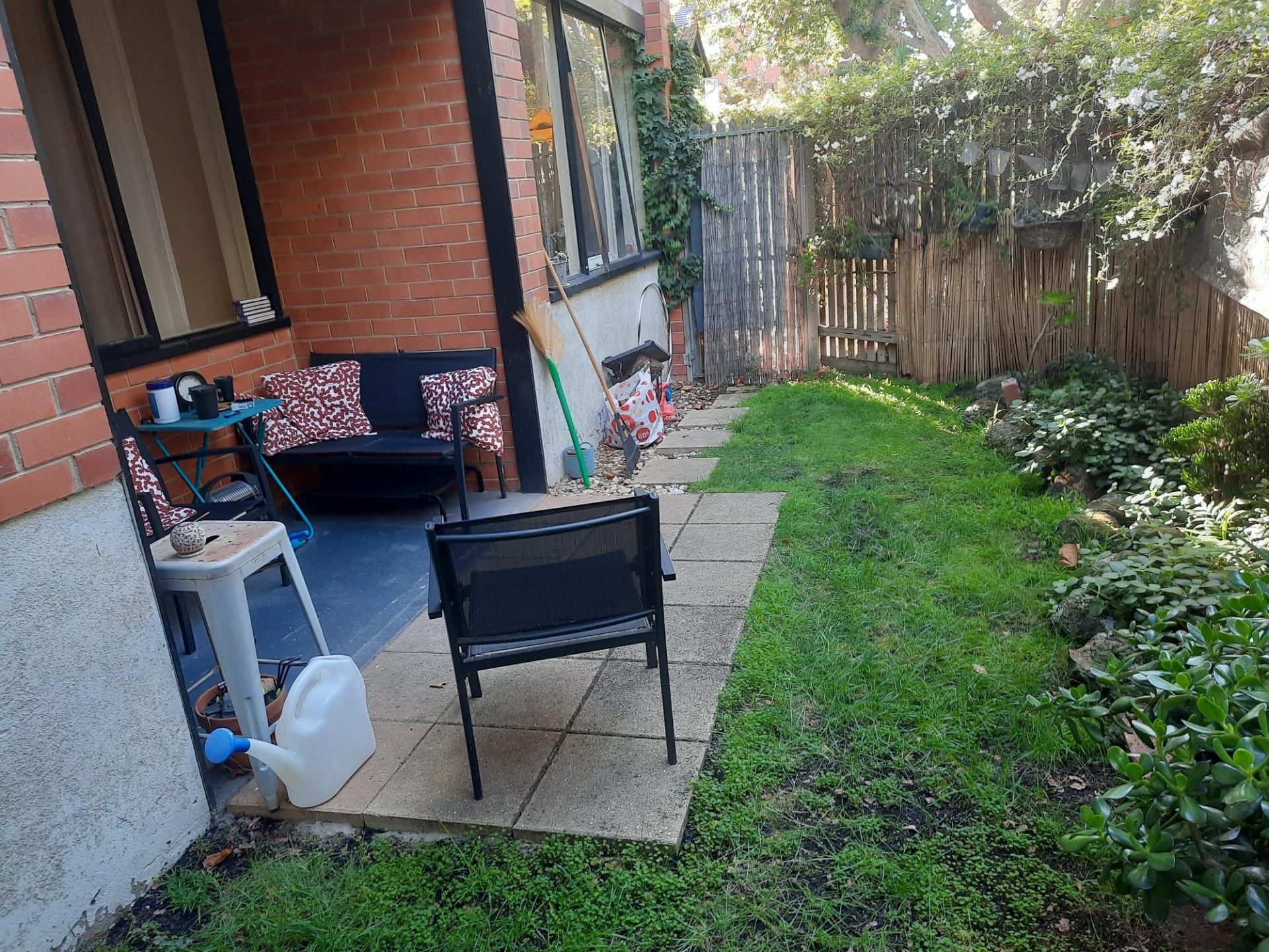 Spacious 2-Bedroom Courtyard Apartment in Leafy Locale - Elwood - Image 3