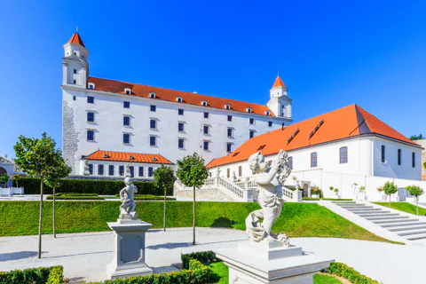 Private transfer from Prague to Budapest with a Sightseeing stop
