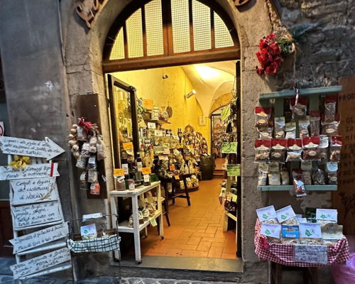 Food & Wine Tours Spoleto: Market visit and asparagus-scented cooking class