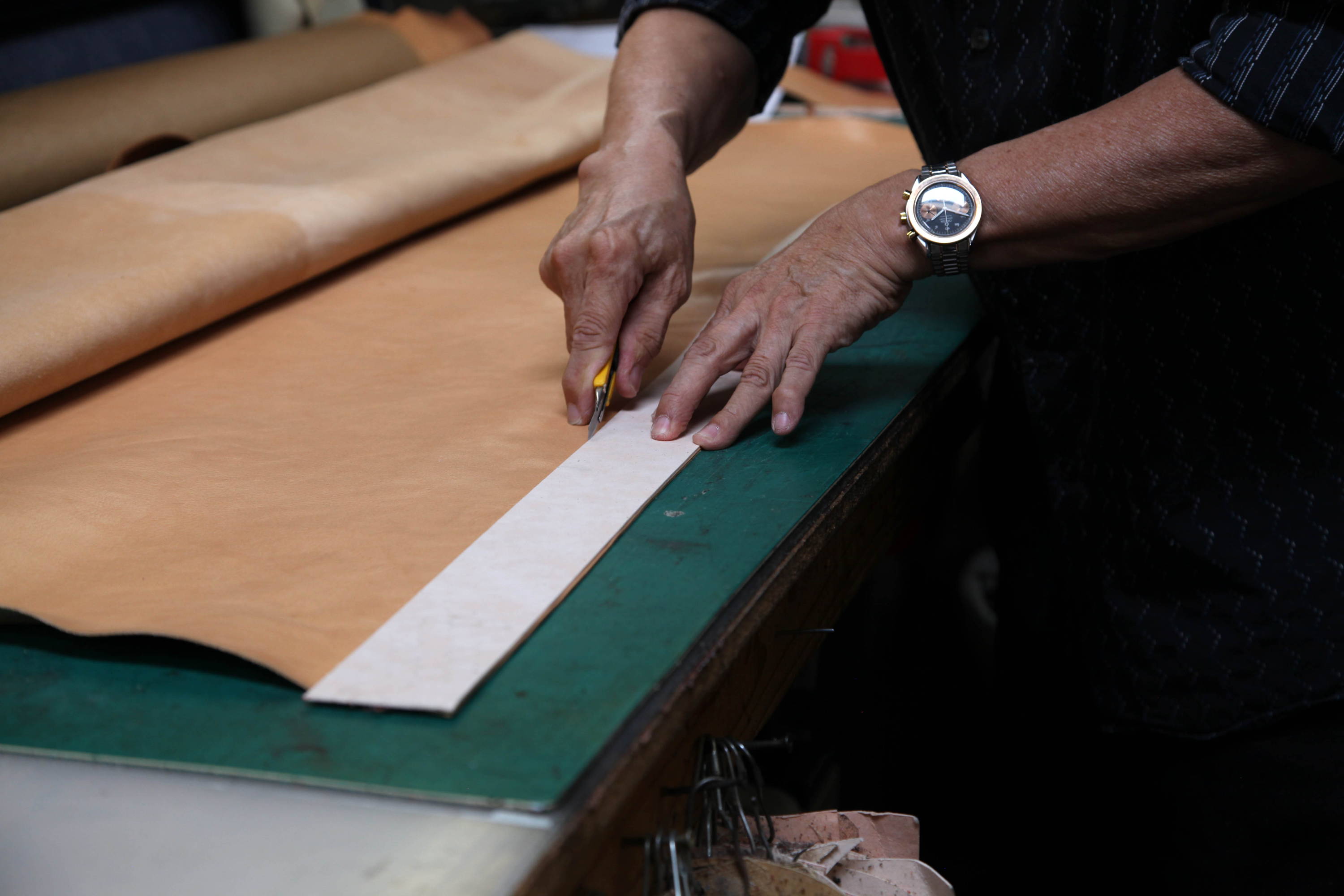 cutting vachetta luxury leather belts stick and ball
