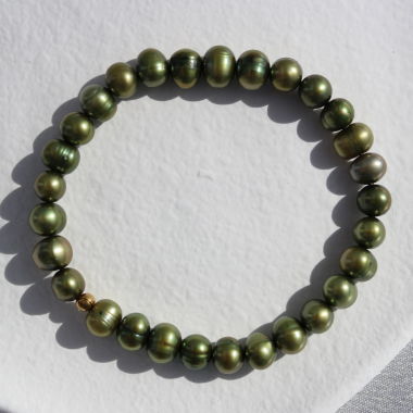 Bracelet made of freshwater pearls