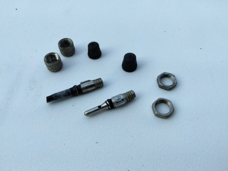 バルブや虫ゴムの予備パーツ