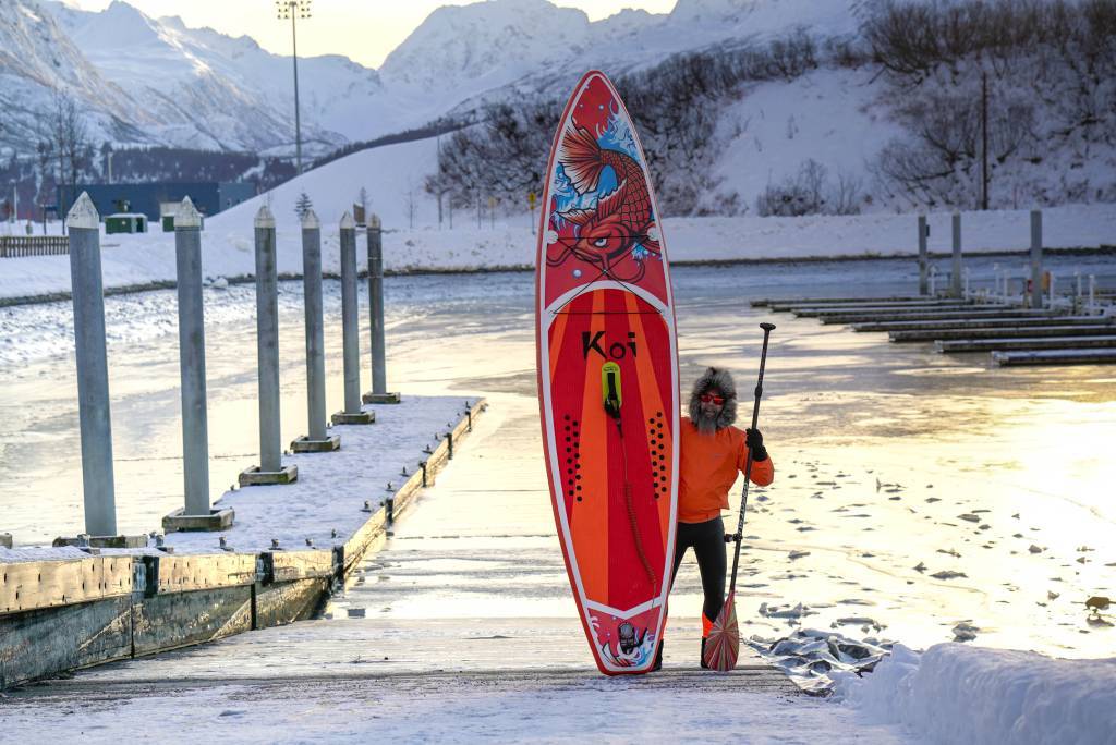 Eye-cathing blow up stand up paddle boards can paddleboard in Canada snow adventure