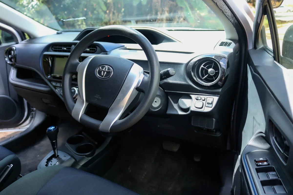 2016 Toyota Aqua Hybrid — Royal Max Motors — photo 12 of 14