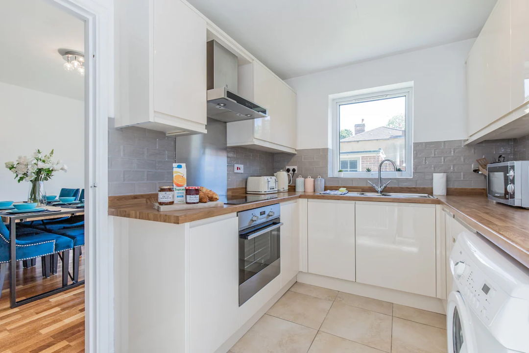 U shape kitchen with entrance to the dining room