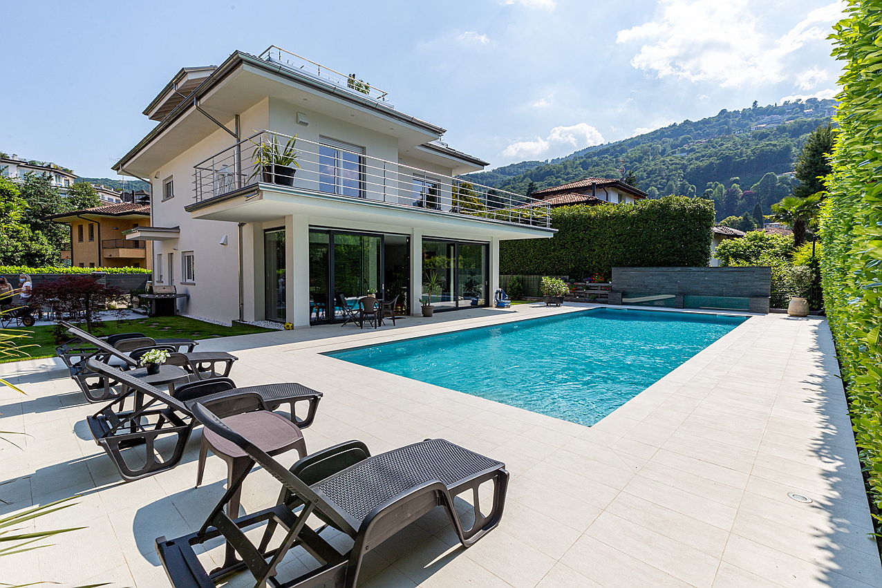  Laveno M.
- Moderna villa con piscina e vista Lago.jpg
