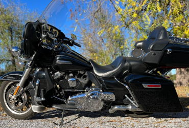 2014 HARLEY-DAVIDSON FLHTCU ELECTRA GLIDE ULTRA CLASSIC (VIVID BLACK) motorcycle for rent near Palo Cedro, CA