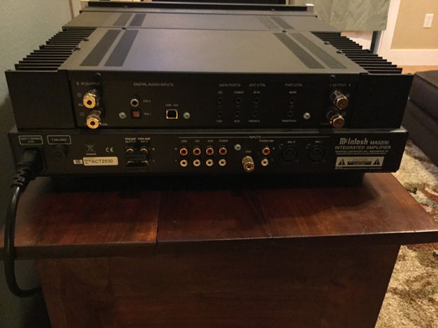 McIntosh MA5200 2-Channel Integrated Amplifier