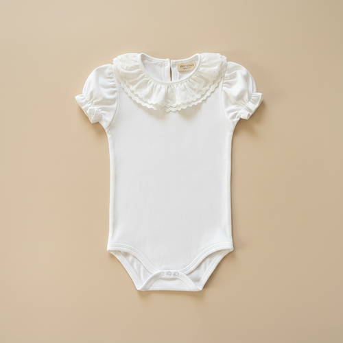 body bébé romper raffiné coeurs rouges pour bébé et enfant, en coton doux et bambou et respirant, certifié OEKO-TEX, idéal pour compléter une tenue d’enfant chic et confortable