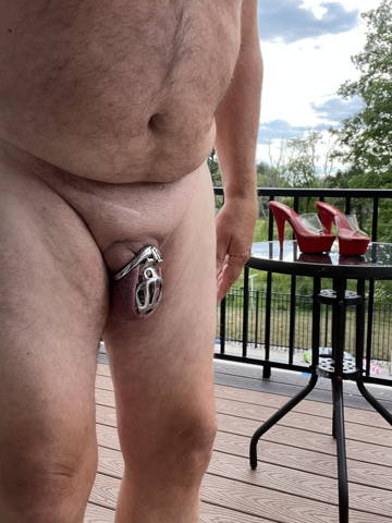 Tiny chastity device