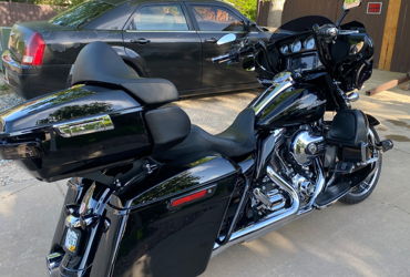 2014 HARLEY-DAVIDSON FLHXS STREET GLIDE SPECIAL (VIVID BLACK) motorcycle for rent near Centennial, CO