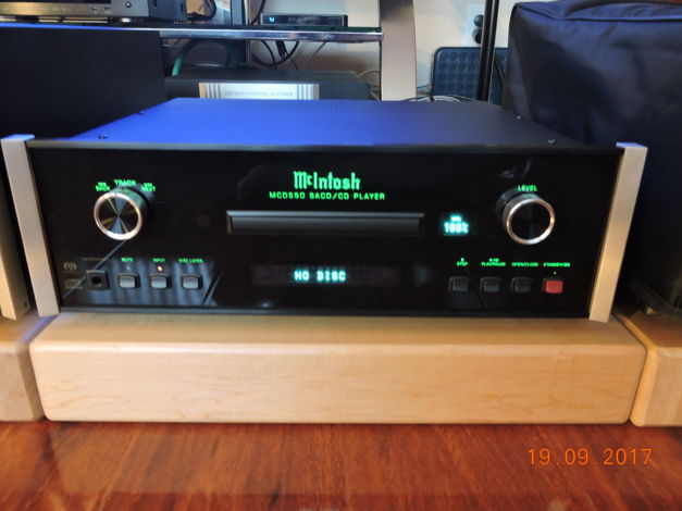 McIntosh MCD-550 SACD/CD, DAC. player