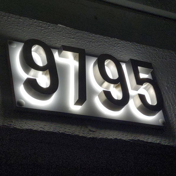 Illuminated address numbers 4