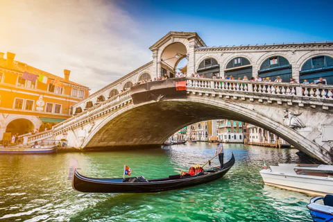 Classic 30-Minute Gondola Ride in Venice