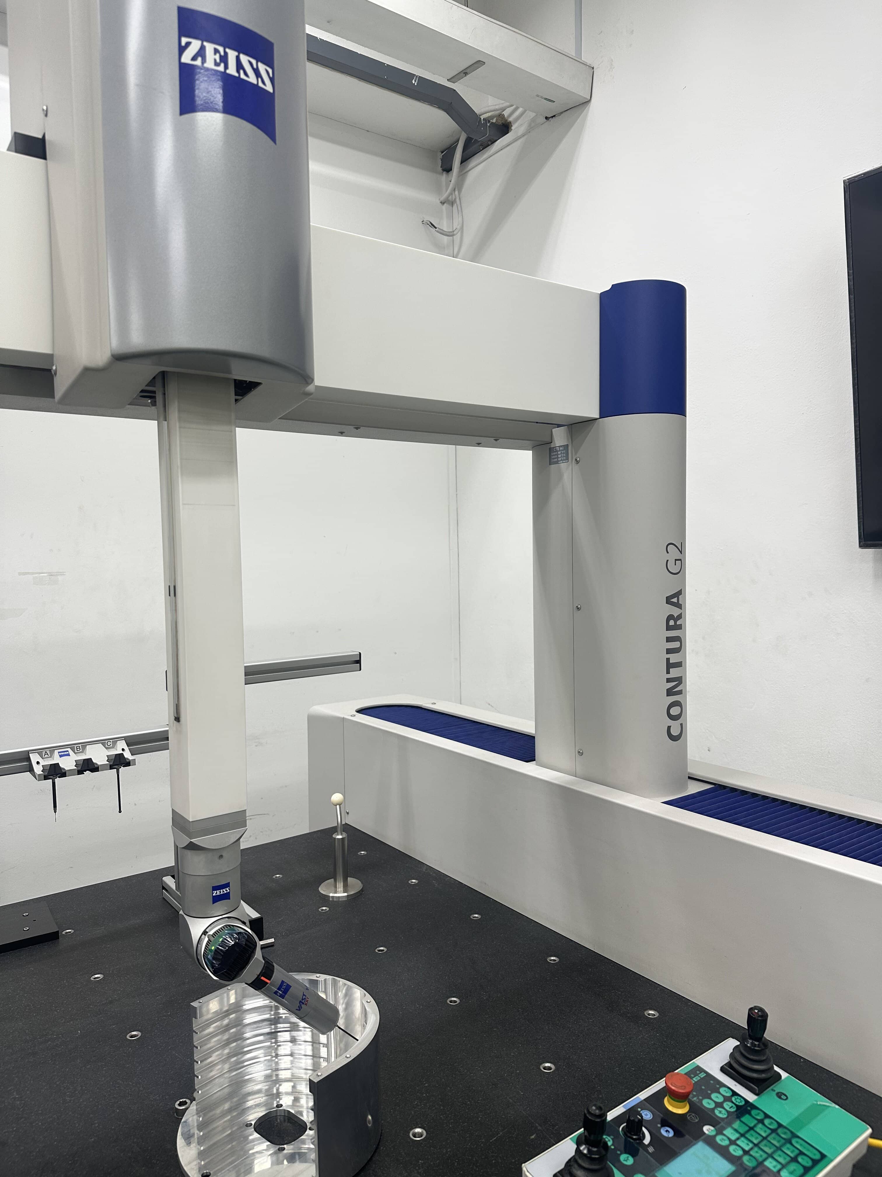 CMM machine inspecting a part
