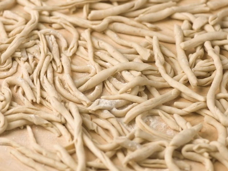 Cooking classes Gradara: Marche recipes to enjoy together: strozzapreti and crescia