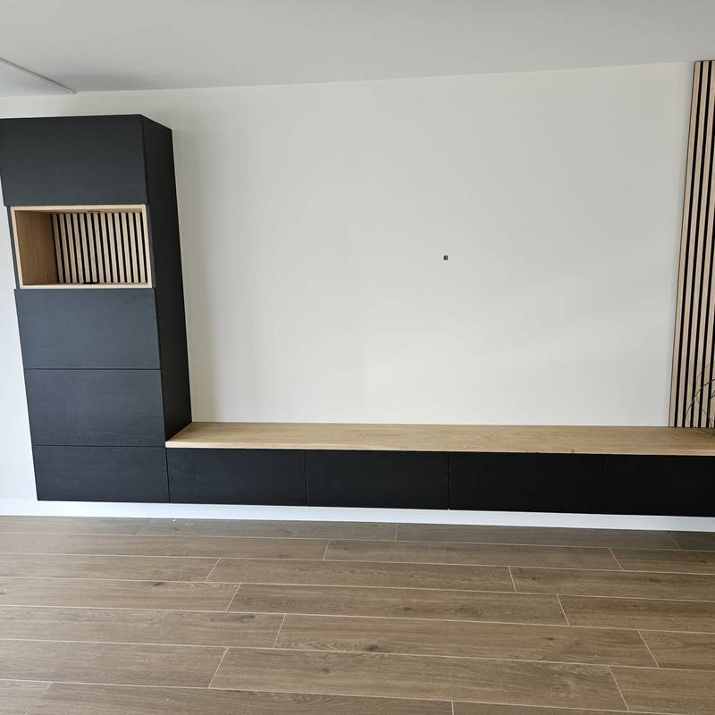 TV-meubel met hoge zijkast op maat, klantproject Houtenmeubelshop