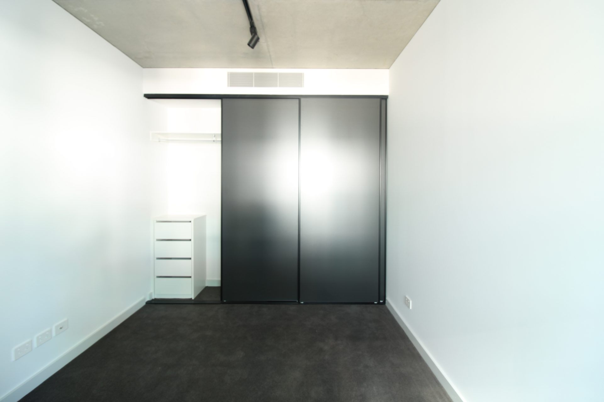 FOR LEASE - Take Your Riverside Place With This Stunning 2-Bedroom 2-Bathroom inc. Study - Image 3