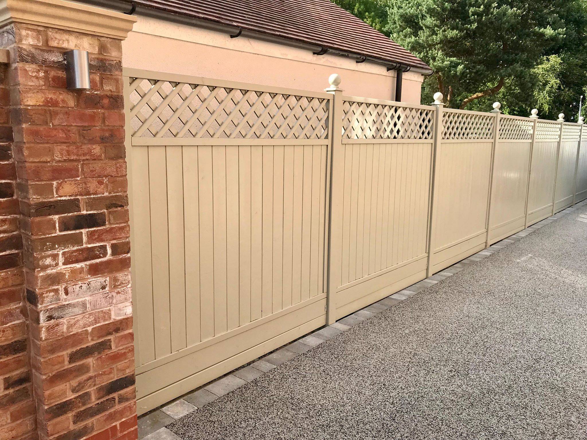 Painted Regal Deluxe Fence
