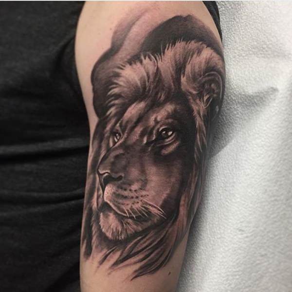 Tatouage Lion Epaule